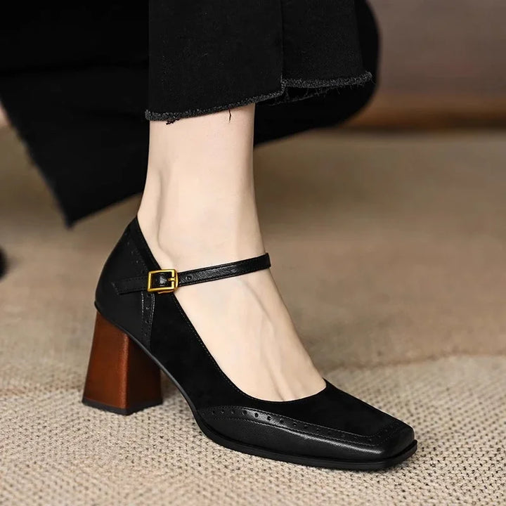 Naomi Timeless Classic Pumps