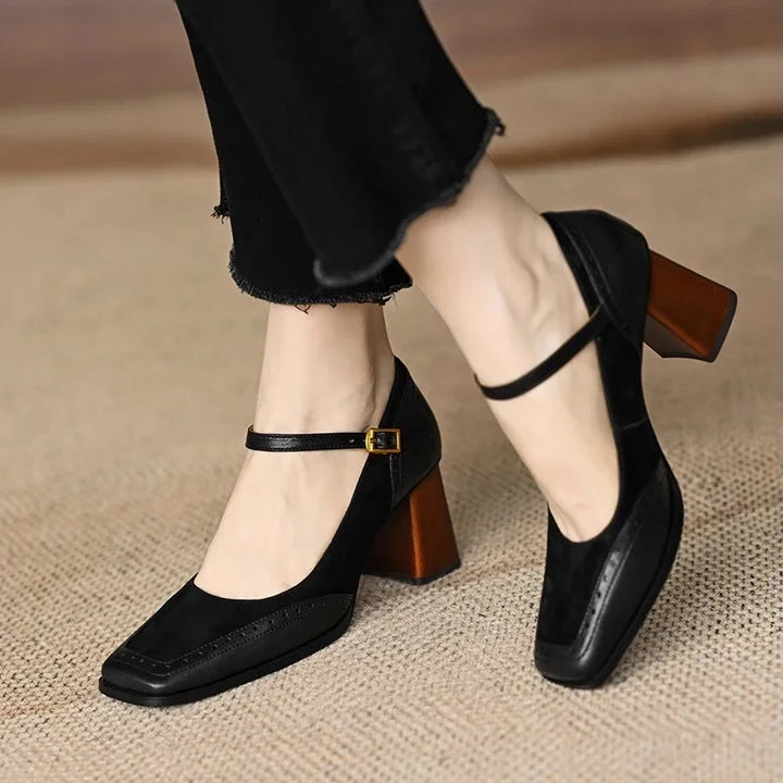 Naomi Timeless Classic Pumps