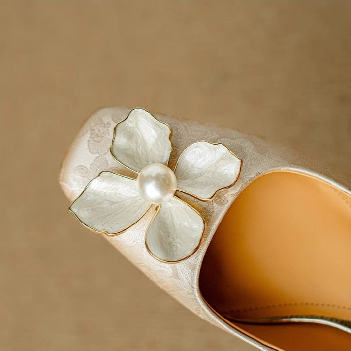 Eloise Chic Elegance Pumps